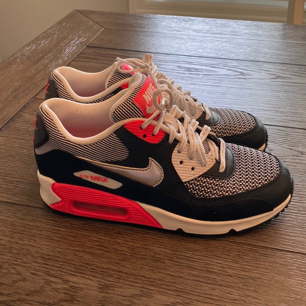 Girls size 5.5Y Nike air max vintage